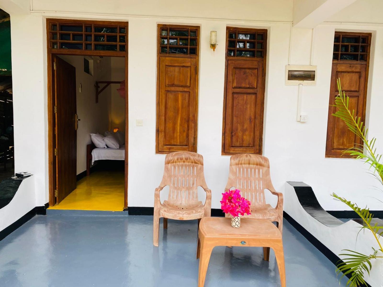 Hotel Aaliya Bay Arugam Bay Esterno foto
