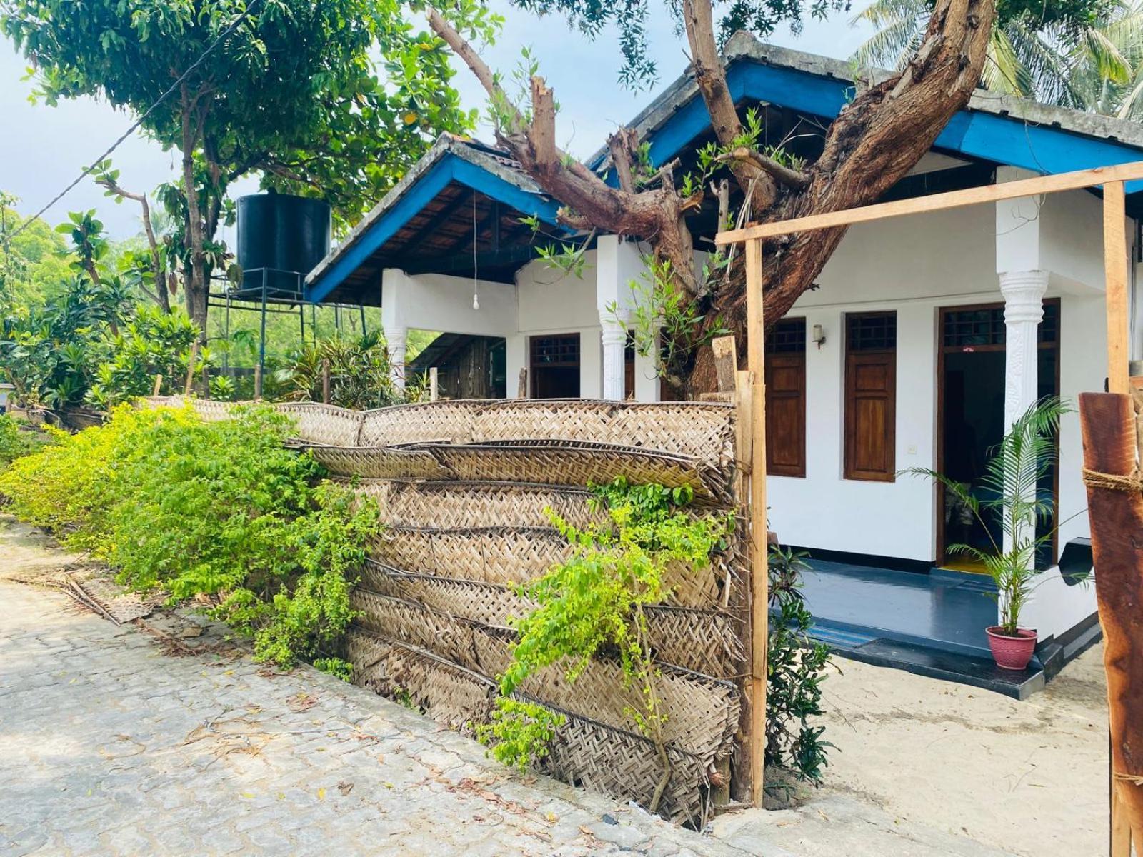 Hotel Aaliya Bay Arugam Bay Esterno foto