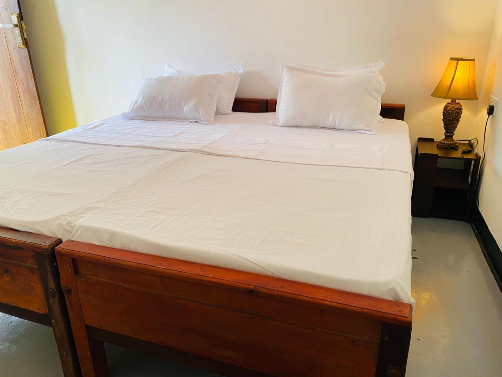 Hotel Aaliya Bay Arugam Bay Esterno foto