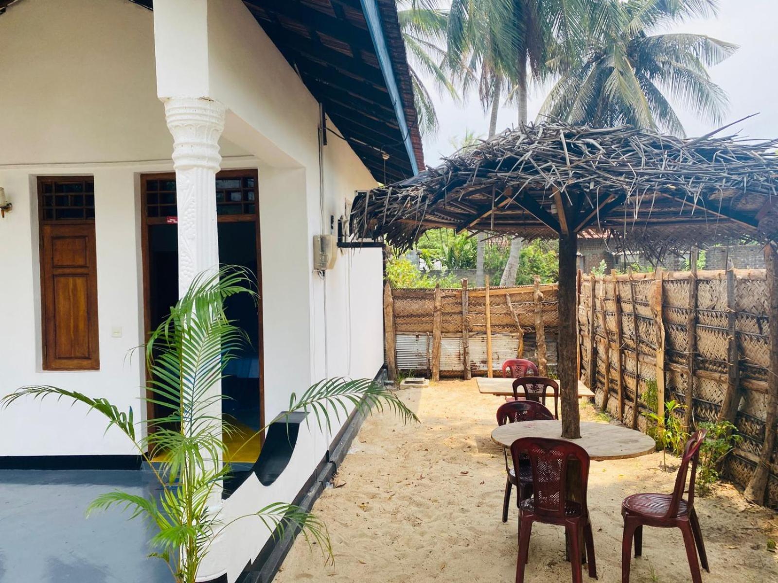 Hotel Aaliya Bay Arugam Bay Esterno foto
