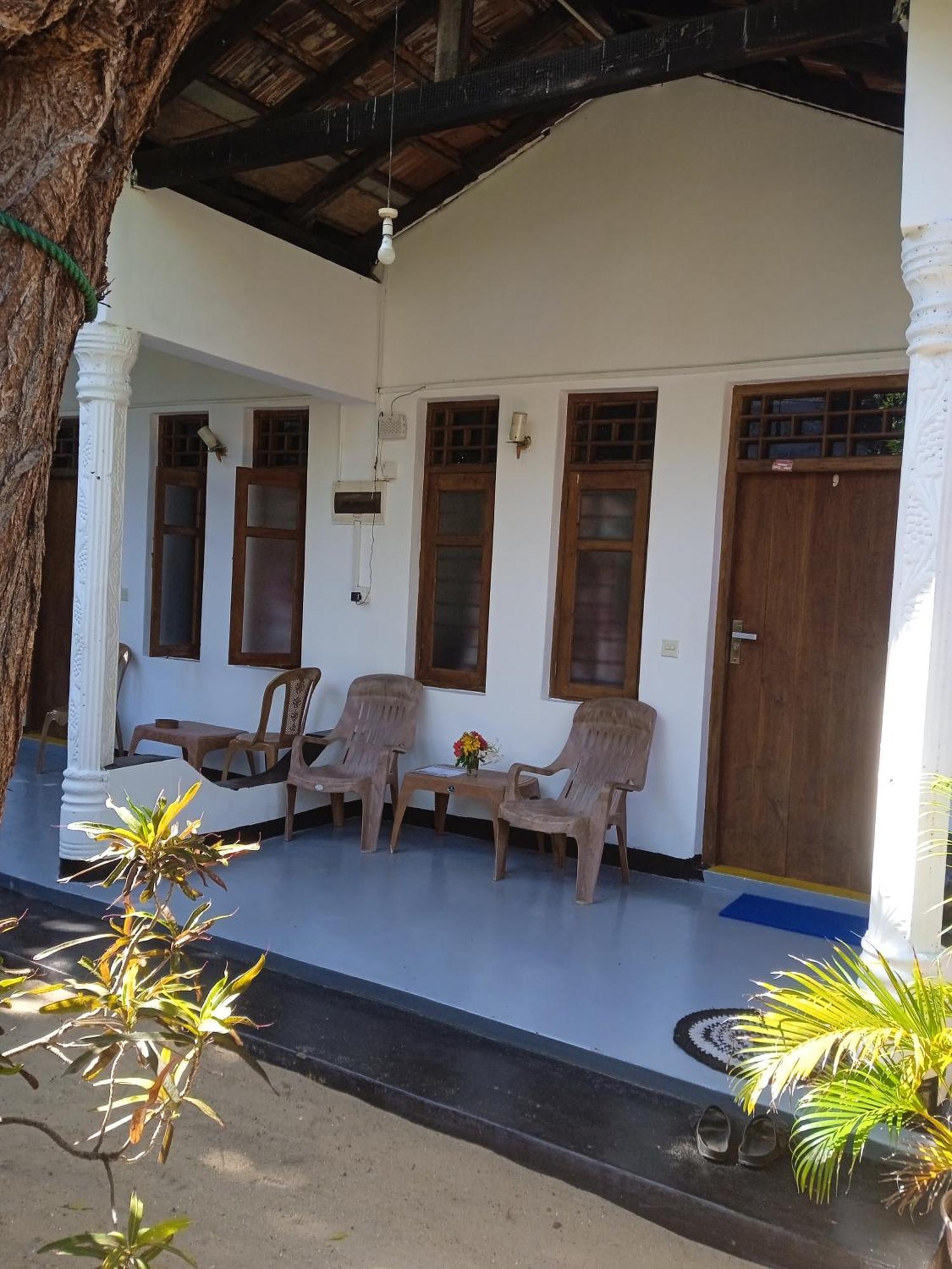 Hotel Aaliya Bay Arugam Bay Esterno foto