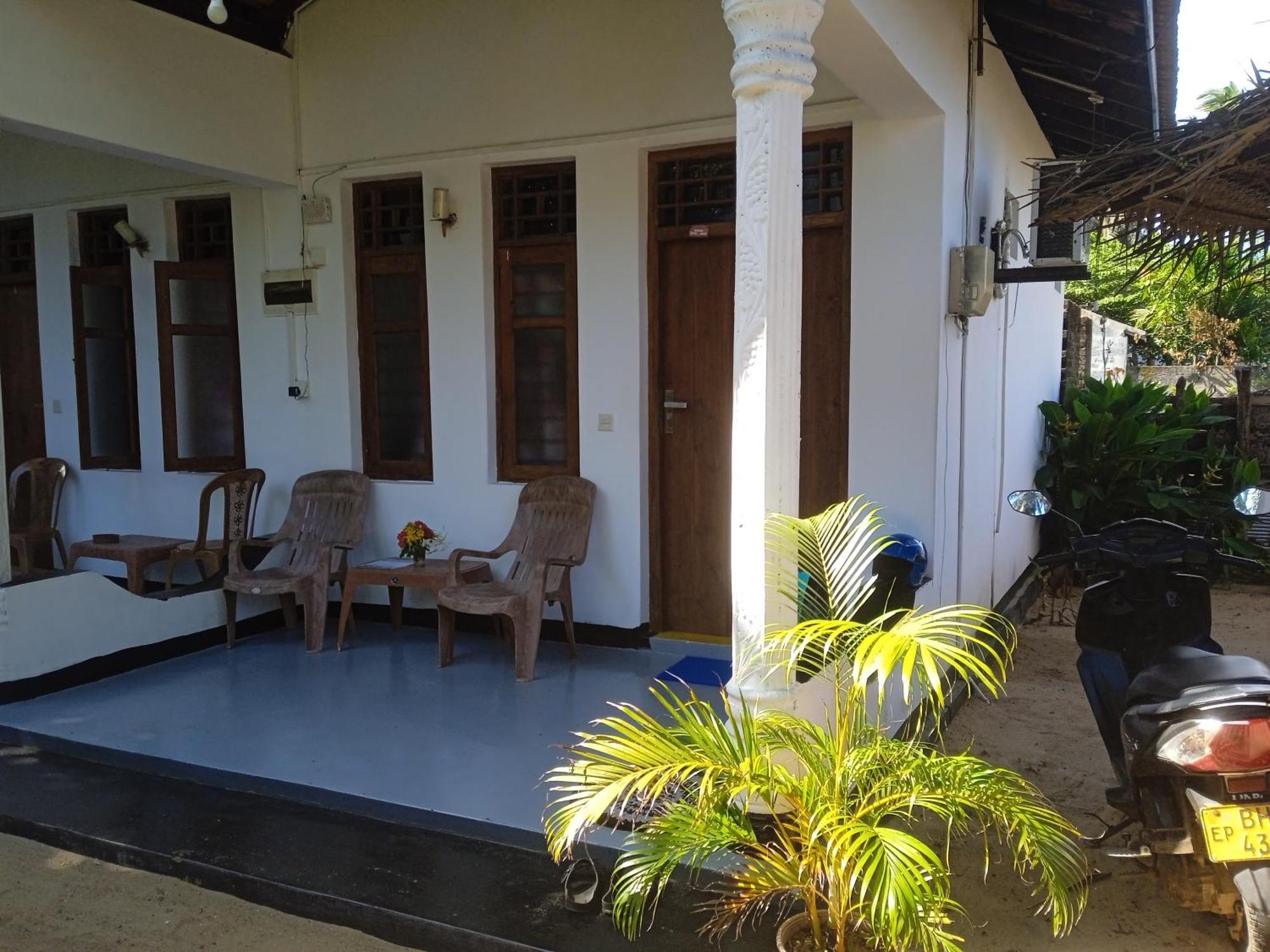 Hotel Aaliya Bay Arugam Bay Esterno foto